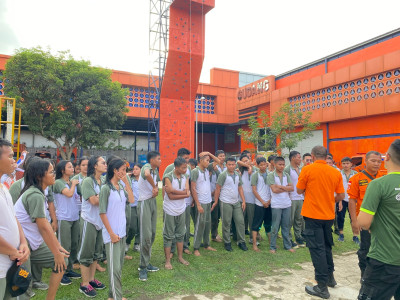 KEGIATAN OUTBOUND SMA METHODIST 6 MEDAN DI BPBD SUMATERA UTARA 