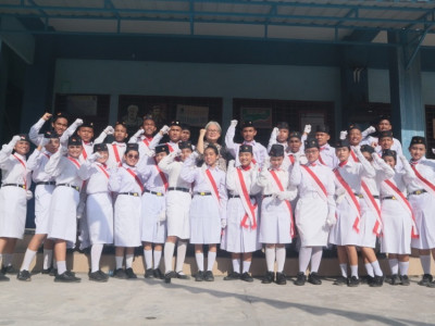 Foto Bersama Paskibraka Setelah Selesai Upacara HUT RI Tanggal 17 Agustus 2022