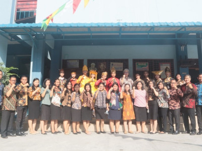 Foto Bersama Guru-Guru Setelah Selesai Upacara HUT RI Tanggal 17 Agustus 2022